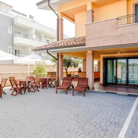 Sigis Hotel Фьюмичино Экстерьер фото