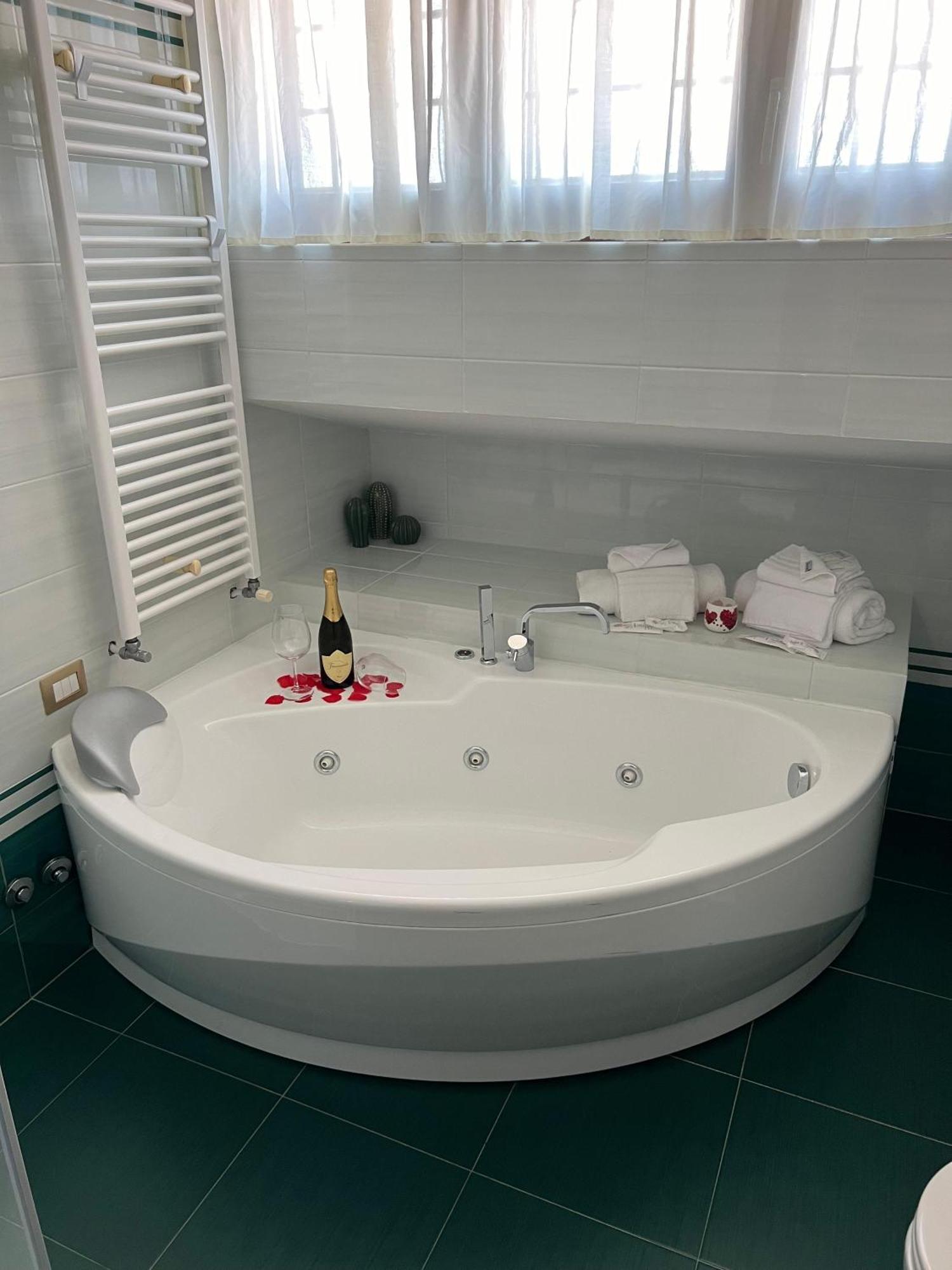 Sigis Hotel Фьюмичино Экстерьер фото